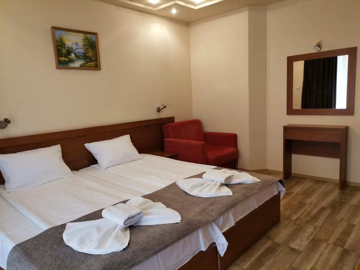 Paris Hotel Balchik Esterno foto