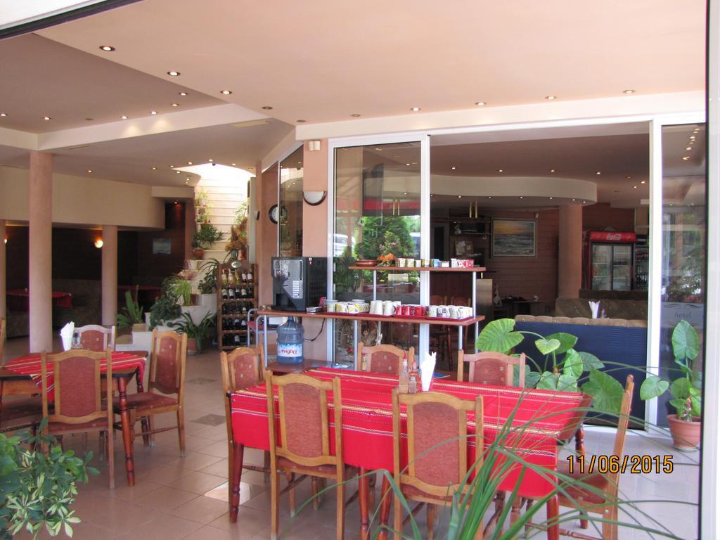 Paris Hotel Balchik Esterno foto
