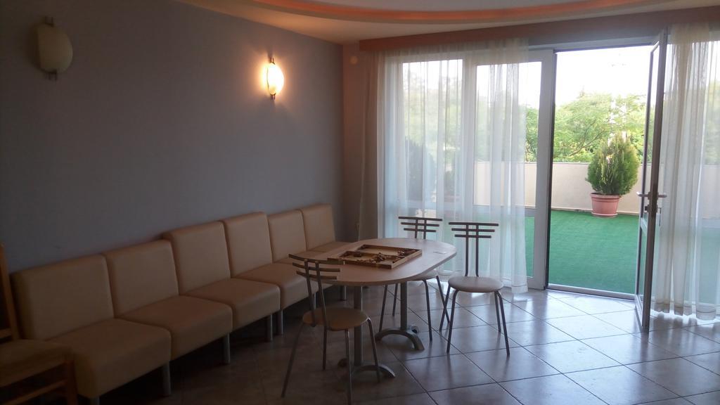 Paris Hotel Balchik Esterno foto